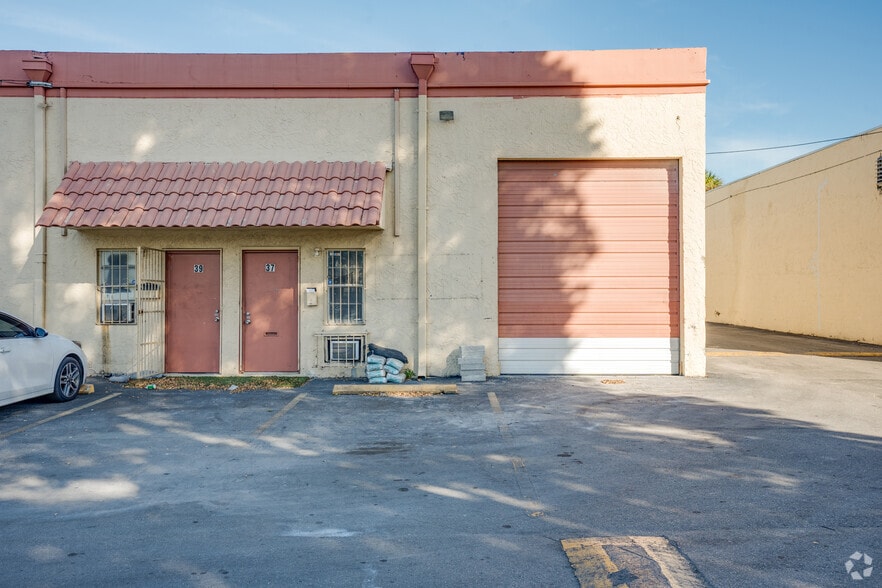 More Photos Of 9090 NW South River Dr, Miami Industrial For Lease