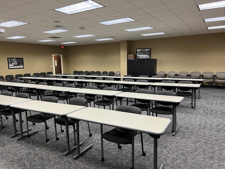 More Photos Of 300 Ashland Way, Madisonville Office For Sale