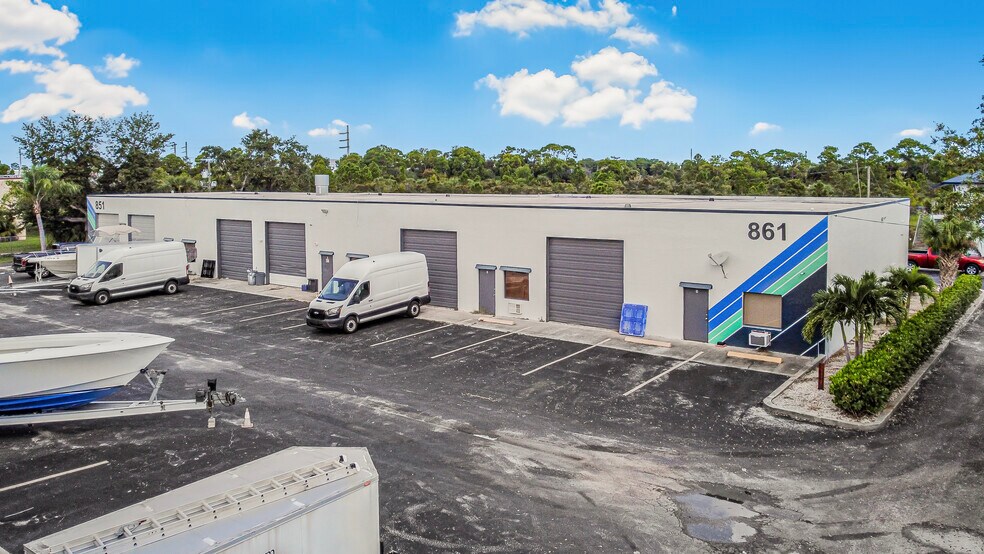 More Photos Of 895 NE Dixie Hwy, Jensen Beach Unknown For Lease