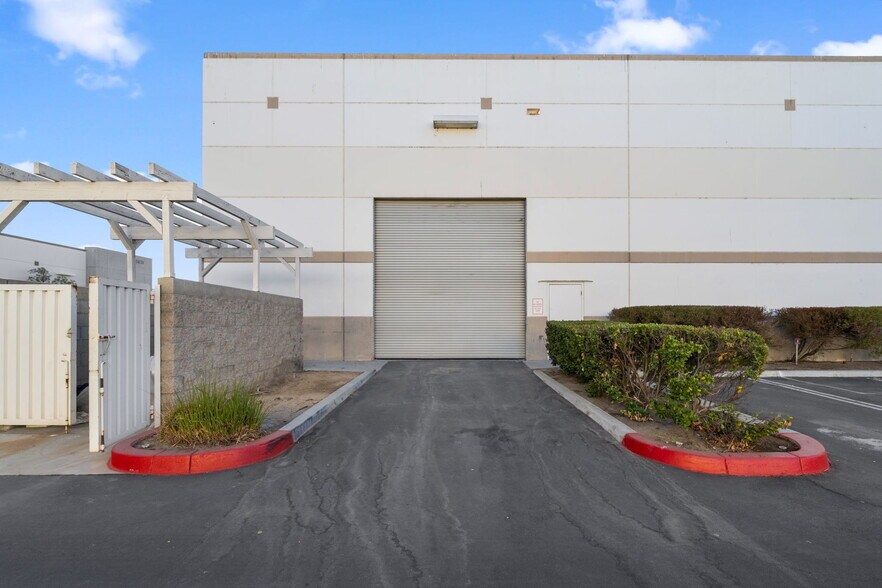More Photos Of 25843 Jefferson Ave, Murrieta Light Distribution For Sale