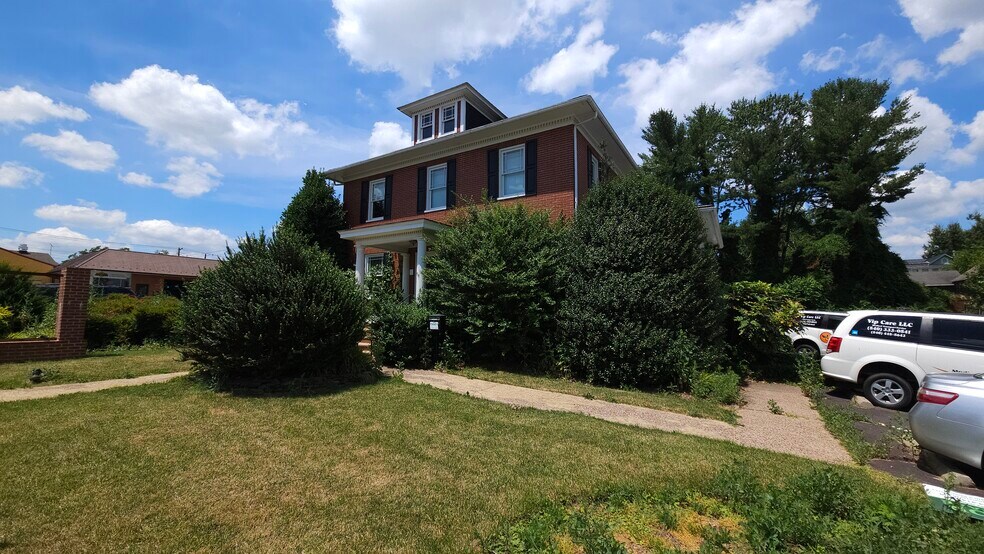 More Photos Of 810 S Main St, Culpeper Storefront Retail Office For Sale