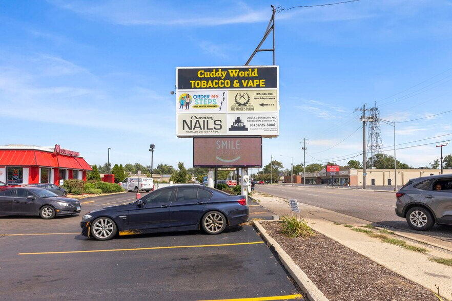 More Photos Of 1507 1/2 W Jefferson St, Joliet Storefront For Sale