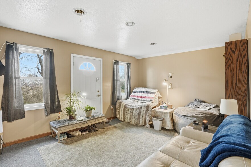 More Photos Of 4020 E Old US 30, Hamlet Restaurant For Sale