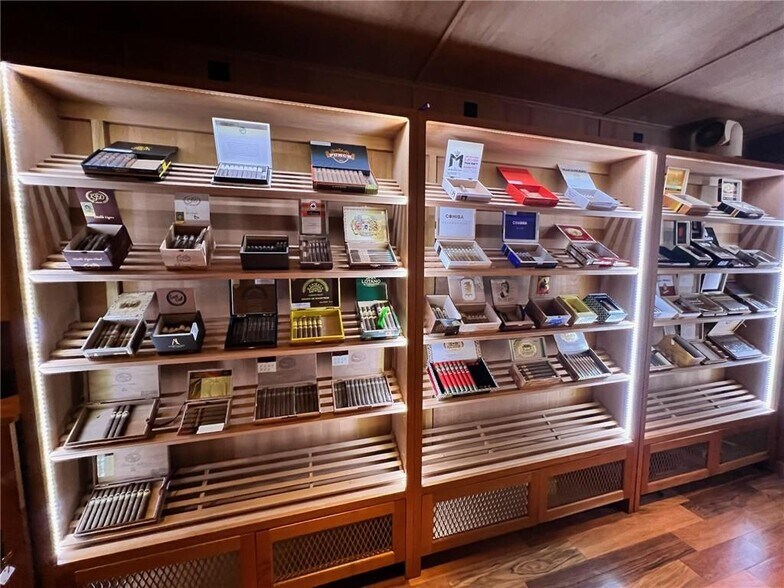 More Photos Of 211 Kenmawr Ave, Braddock Restaurant For Sale