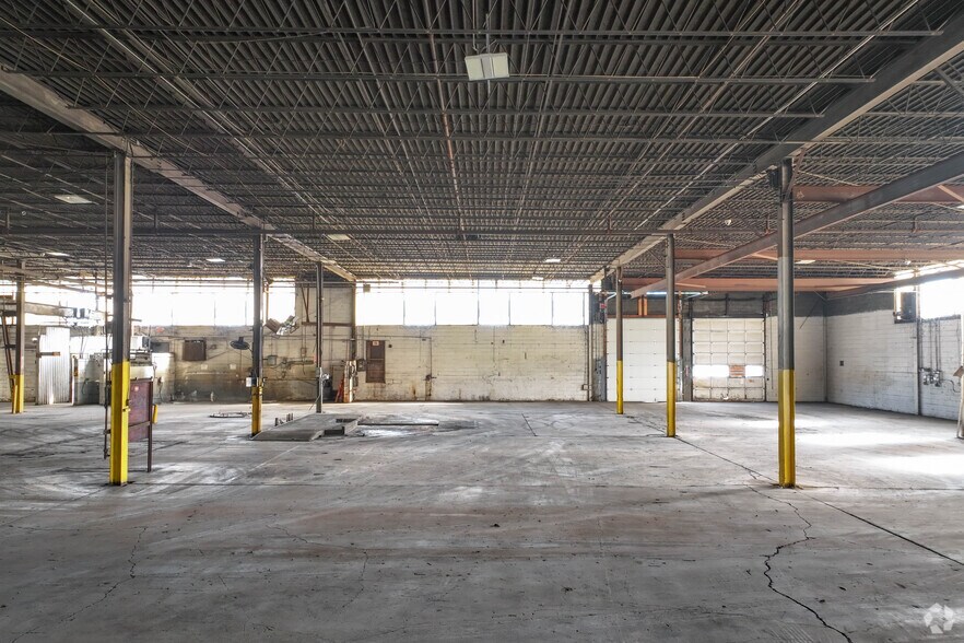 More Photos Of 1729 Pennsylvania Ave, Monaca Manufacturing For Lease