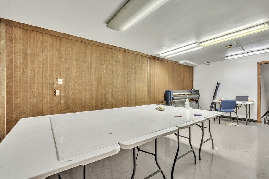 More Photos Of 845 W Moreno Ave, Colorado Springs Warehouse For Sale