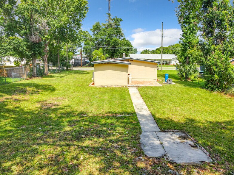 More Photos Of 1906 Murdock Blvd, Orlando Office For Lease