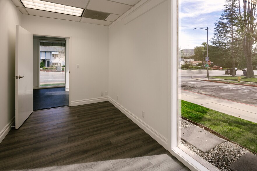 More Photos Of 2505 Canada Blvd, Glendale Office For Lease