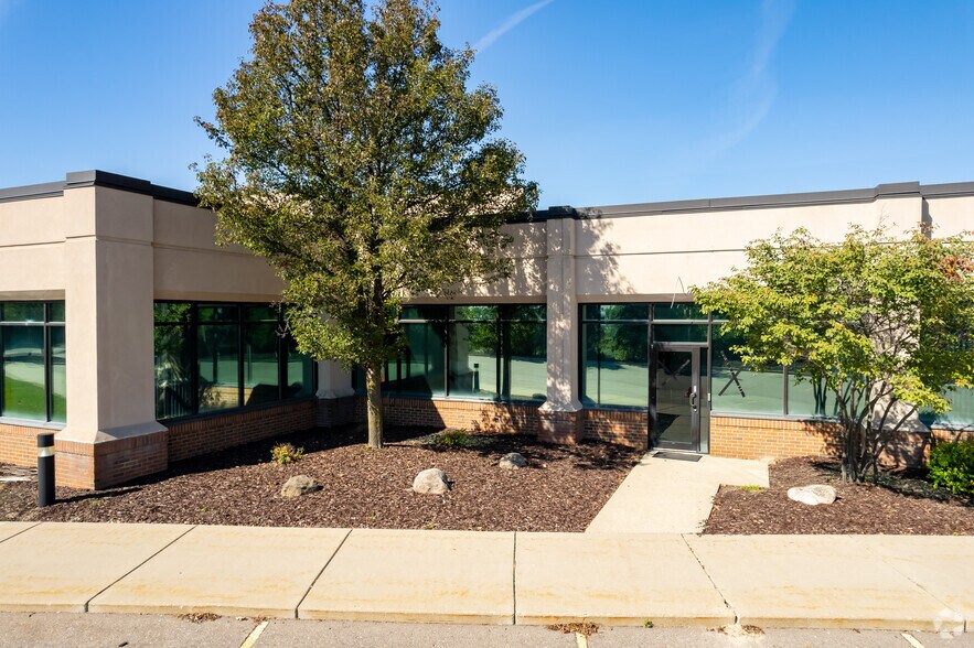 More Photos Of 3903-3985 W Hamlin Rd, Rochester Hills Research And Development For Lease