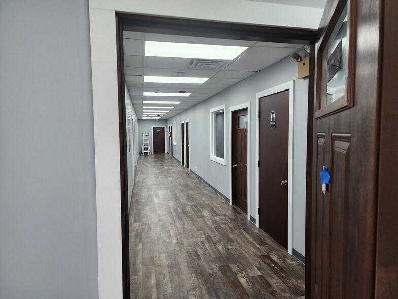 More Photos Of 1280-1330 Powis Rd, West Chicago Truck Terminal For Sale