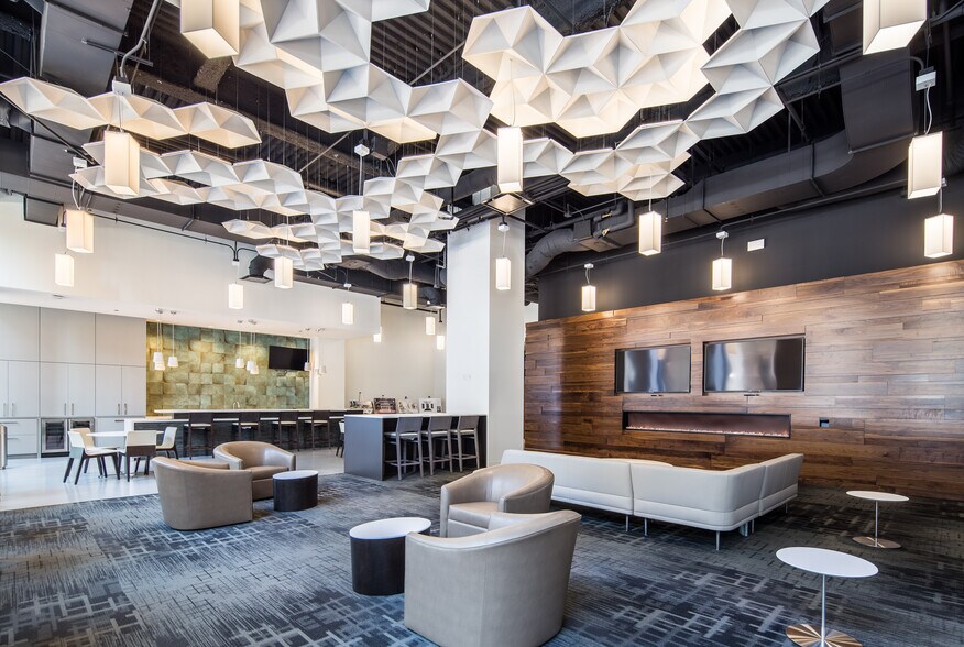 More Photos Of 222 S Riverside Plz, Chicago Office Residential For Lease