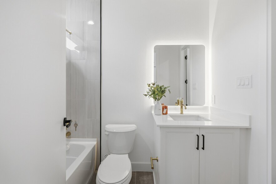 More Photos Of 2631 Kirby st, Dallas Multifamily For Sale