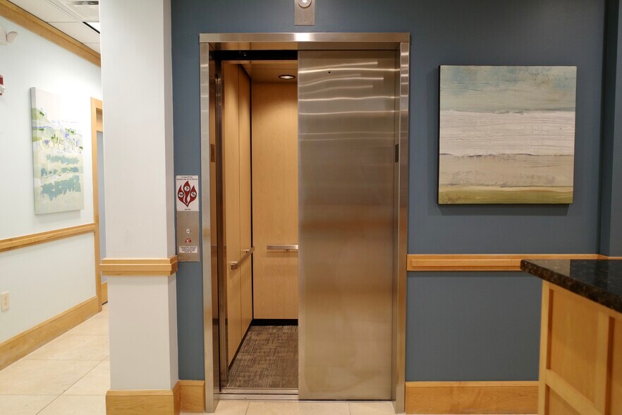 More Photos Of 2018 Eastwood Rd, Wilmington Office For Lease