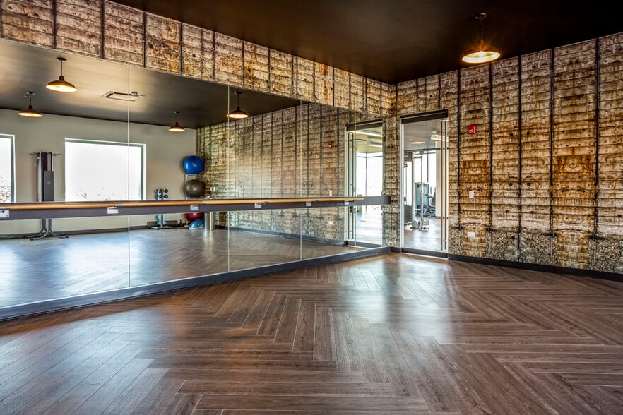 More Photos Of 811 W Agatite Ave, Chicago Apartments For Lease