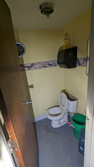 More Photos Of 208 W Pearl St, Harrisonville Specialty For Sale