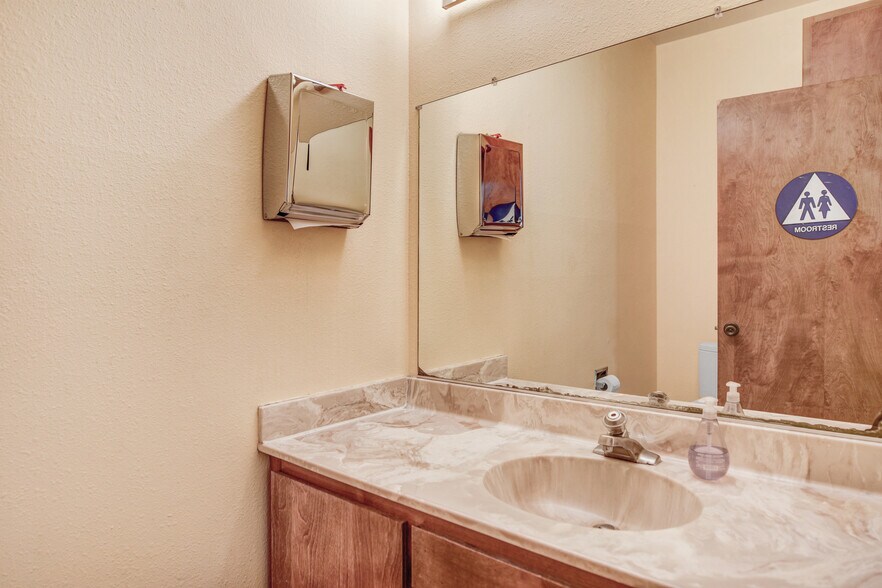 More Photos Of 21 Patten St, Sonoma Office For Sale