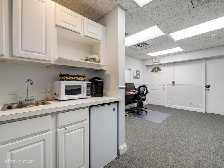 More Photos Of 440 Central Ave, Highland Park Storefront Retail Office For Lease