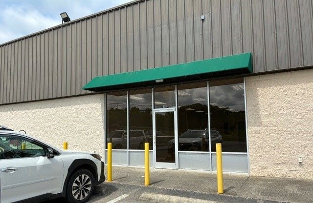 More Photos Of 25 N Brindlee Mountain Pky, Arab Storefront For Lease
