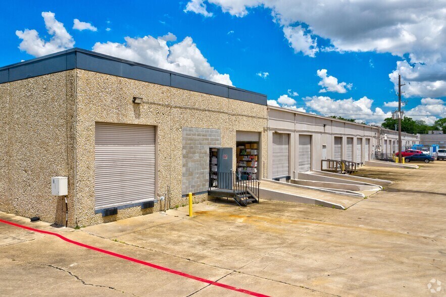 More Photos Of 19407 Park Row, Houston Warehouse For Lease