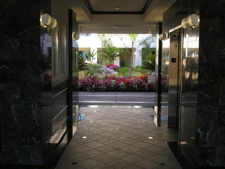 More Photos Of 300 Harding Blvd, Roseville Office For Lease