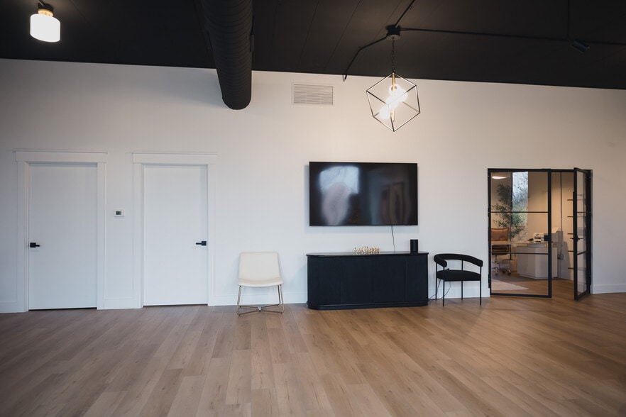 More Photos Of 4430 W Jonathan Moore Pike, Columbus Office Residential For Lease