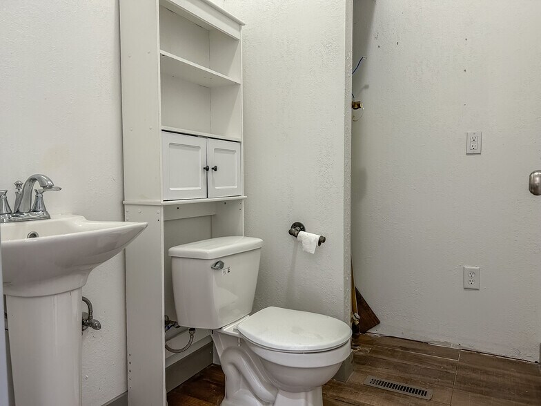 More Photos Of 110 South Railway Street, Oxford Loft Creative Space For Sale
