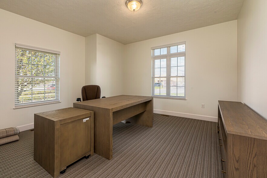 More Photos Of 2801 17th St, Marion Medical For Sale