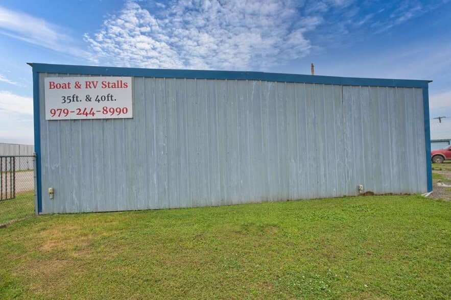 More Photos Of 10 FM 2611 Hl, Sargent Freestanding For Sale