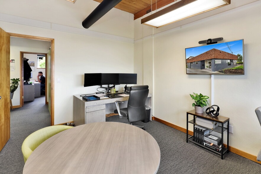 More Photos Of 1215 W Holly St, Bellingham Office For Sale