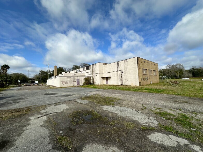 More Photos Of 2335 N Davis St, Jacksonville Religious Facility For Sale