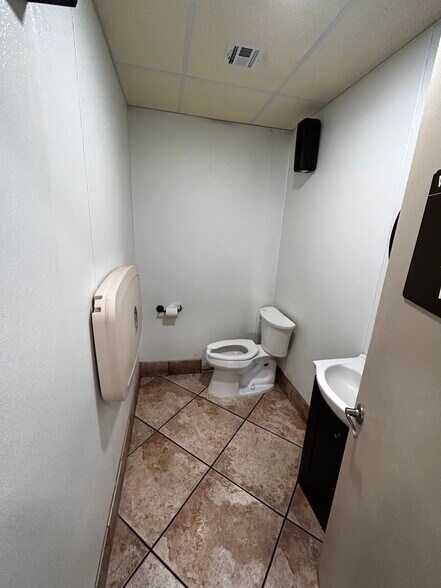 More Photos Of 9411 NE 10th St, Oklahoma City Fast Food For Sale