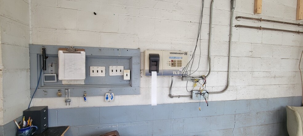 More Photos Of 37 Putney Rd, Brattleboro Service Station For Sale