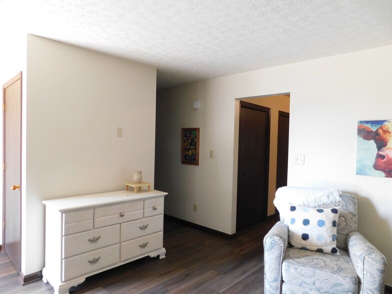 More Photos Of 10 Campbell Ct, Salem Apartments For Sale