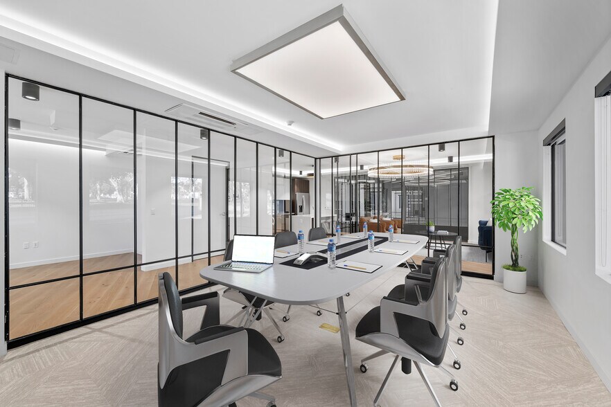 More Photos Of 11440 San Vicente Blvd, Los Angeles Office For Lease