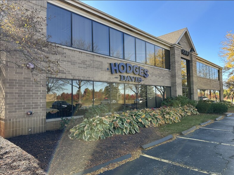 More Photos Of 8700 Broadway, Merrillville Office For Sale