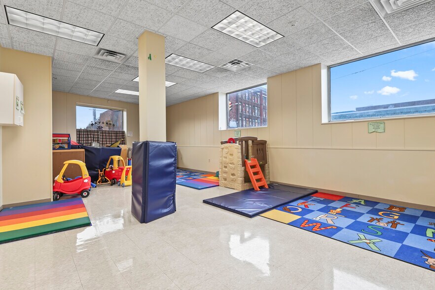 More Photos Of 1631 Main St, Niagara Falls Industrial For Sale