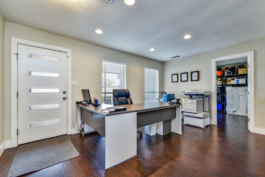 More Photos Of 2111-2113 W Slaughter Ln, Austin Office For Lease