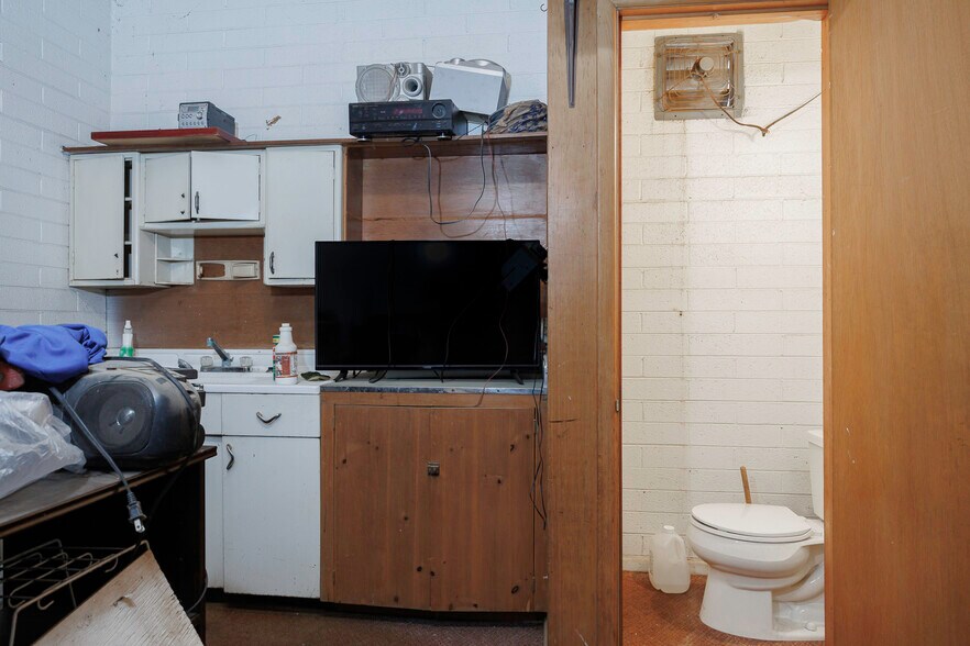 More Photos Of 300 E 2nd St, Casa Grande Freestanding For Sale