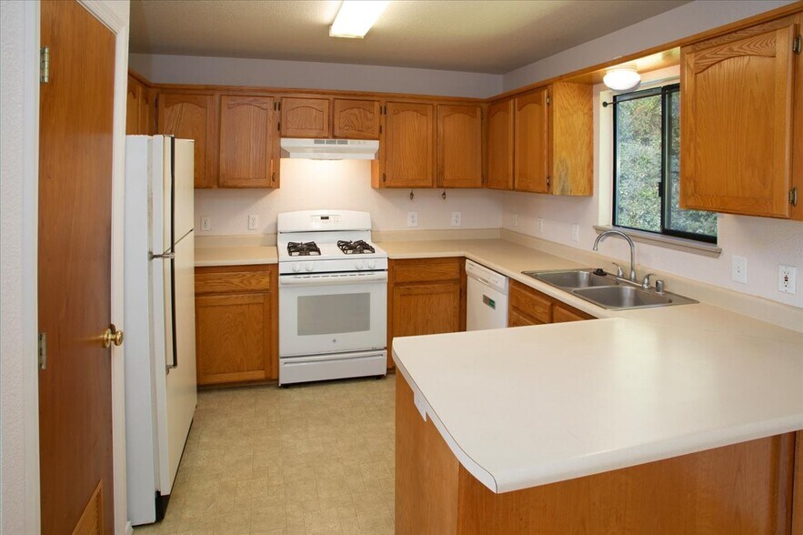 More Photos Of 6561 Spring St, Fields Landing Apartments For Sale