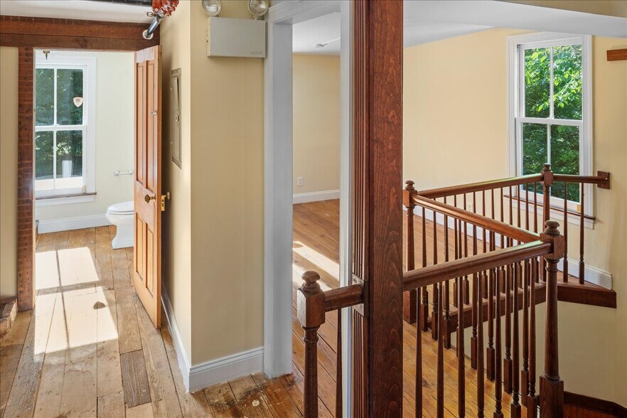 More Photos Of 159 N Sycamore St, Newtown Office For Lease