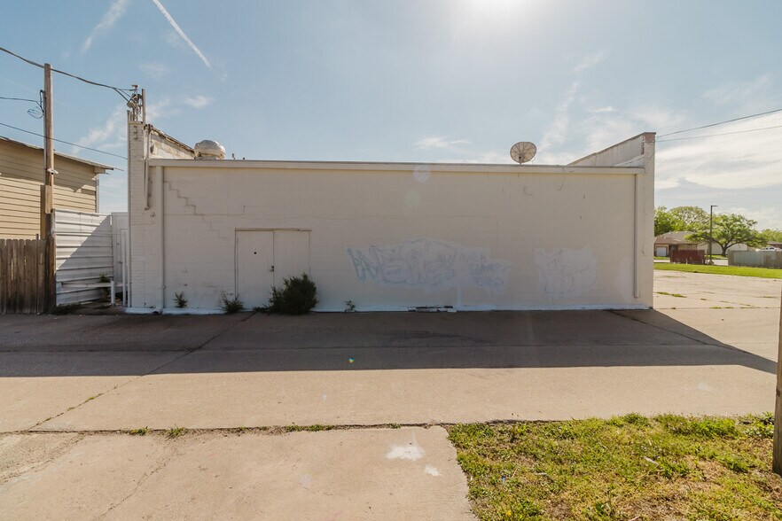 More Photos Of 1015 S Meridian Ave, Wichita Auto Repair For Sale