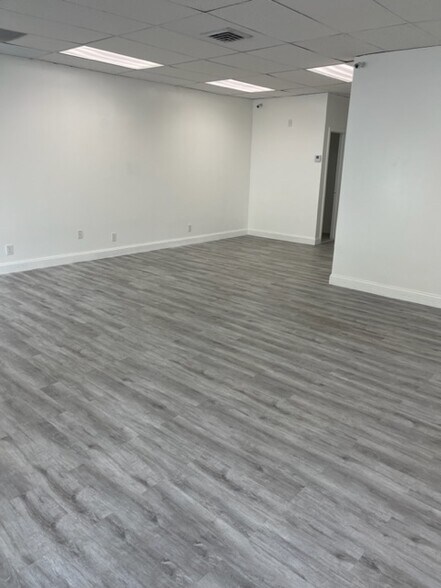 More Photos Of 401 W Lantana Rd, Lantana Medical For Sale