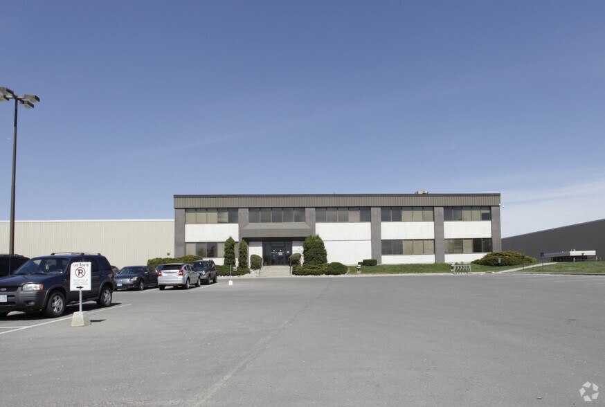 Primary Photo Of 100 Alfred Kuehne Blvd, Brampton Warehouse For Lease