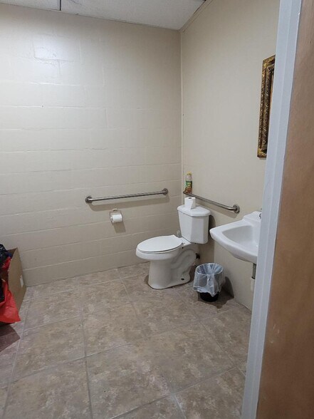 More Photos Of 107 Broadway St, Fort Meade Office For Sale