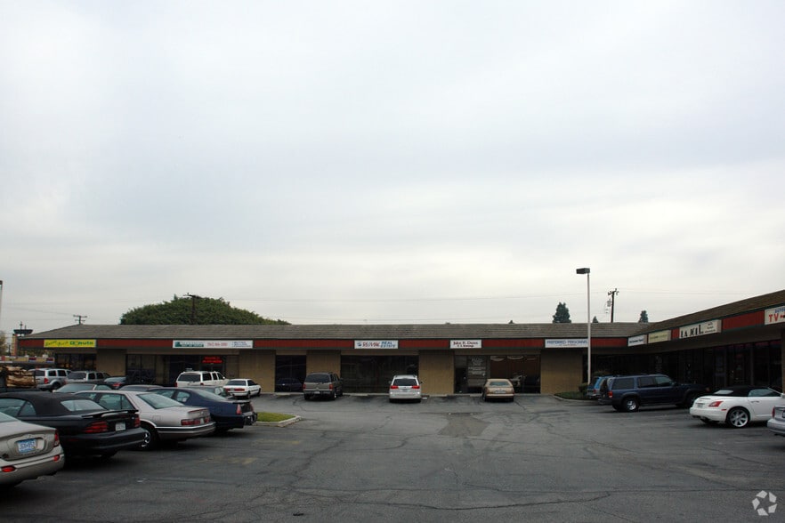 More Photos Of 5520-5574 South St, Lakewood Unknown For Lease