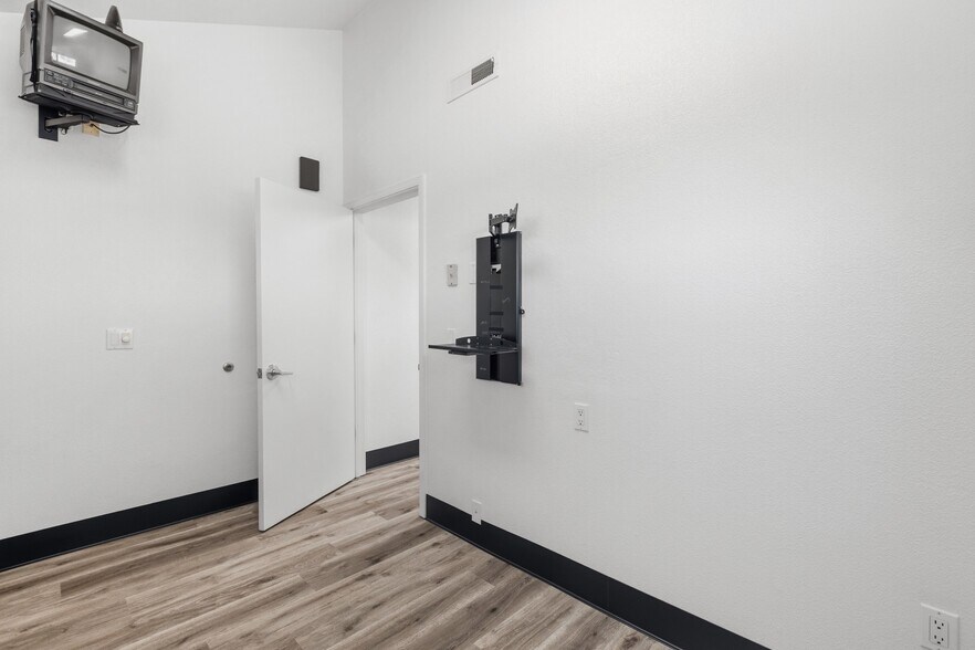 More Photos Of 47 Penny Ln, Watsonville Medical For Sale