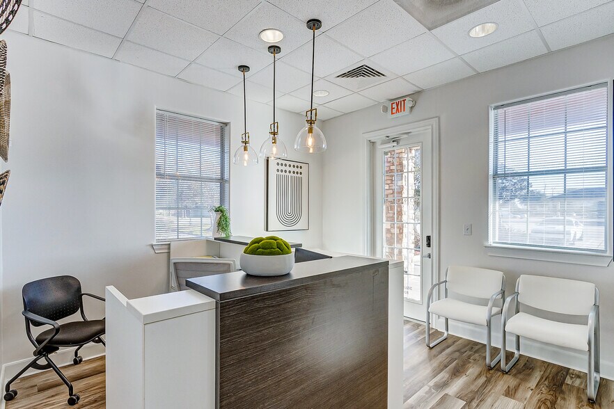 More Photos Of 7930 Broadway St, Pearland Medical For Lease