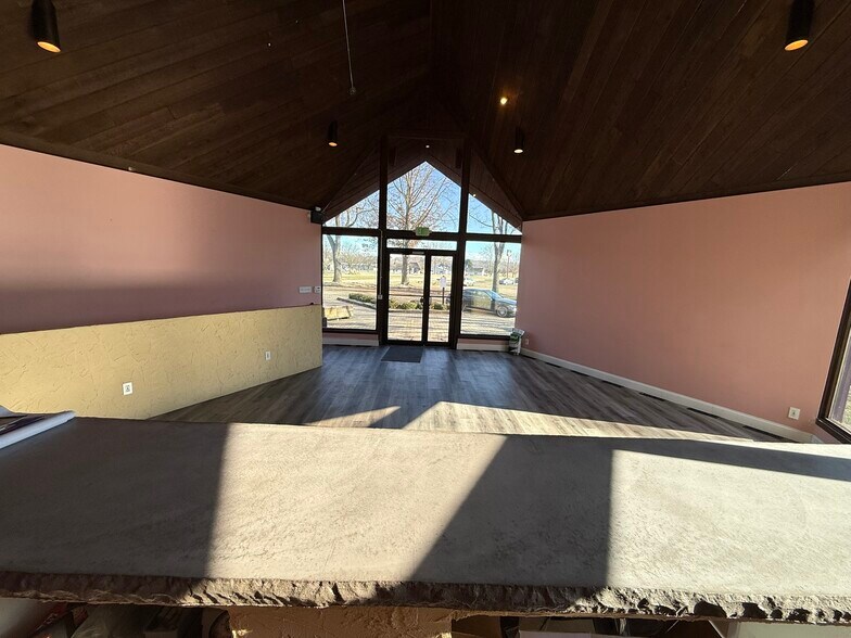 More Photos Of 10804 Wilkshire Blvd, Bolivar Office For Sale