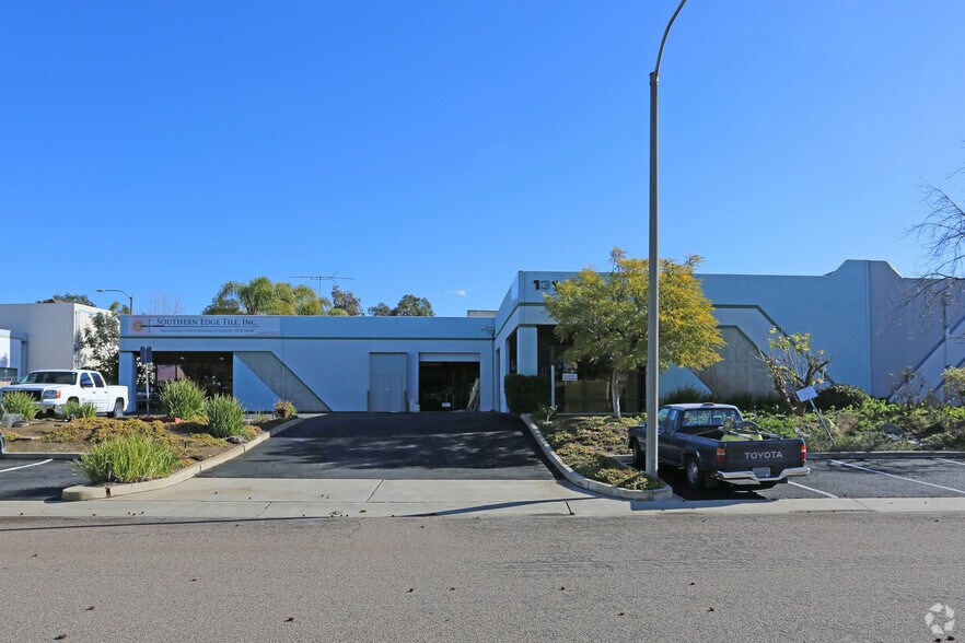 More Photos Of 131 Venture St, San Marcos Manufacturing For Sale