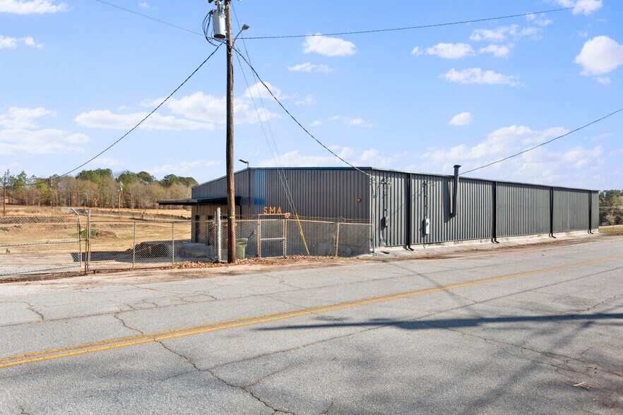 More Photos Of 207 N Kenneth St, Walhalla Warehouse For Lease